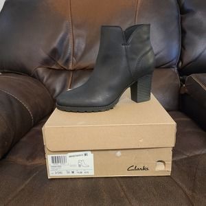 Clarks Women's Verona Trish Fashion Boot, Black Leather, 10 M US